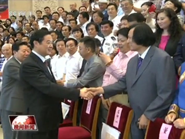 2016年6月13日至15日，中国民间文艺家协会第九次全国代表大会在北京京西宾馆隆重举行，中央政治局委员、书记处书记，中宣部部长刘奇葆，中国文联主席孙家正，中国民间文艺家协会主席潘鲁生等各级领导参加。KY体育雕塑董事长傅绍相参加代表大会，并与刘奇葆部长亲切握手。